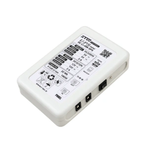 نمای استودیویی یو پی اس DC3212 با دو فیش DC و کلید پشتیبان